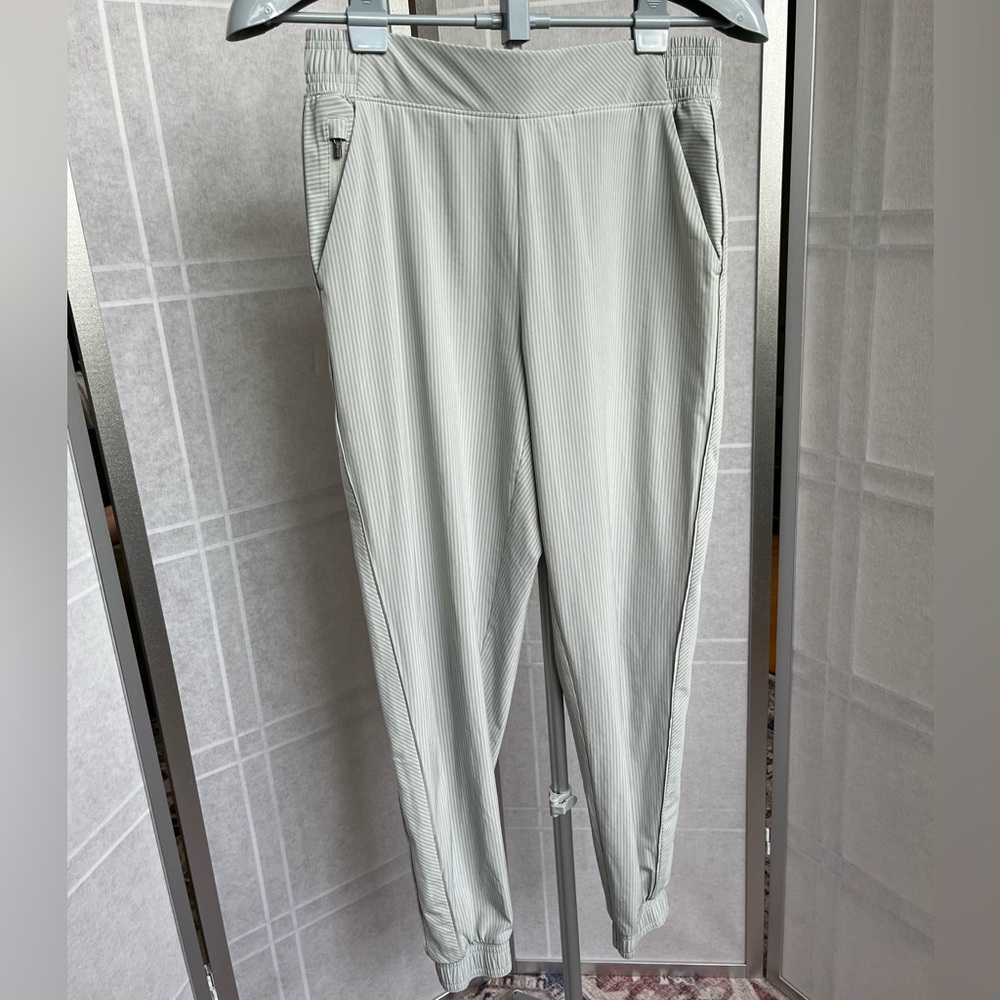 Athleta Brooklyn Textured Jogger City Stripe Coast Grey Size 8 Like New